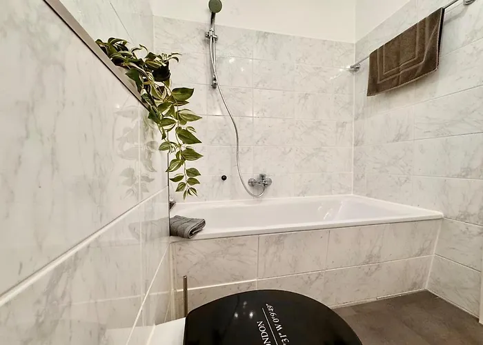 Lägenhet Citynah 2-raum Apartment, 50mbit, Vollausgesttatet